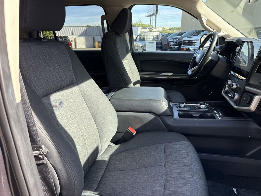 Used 2024 Ford Expedition Max XLT image 26
