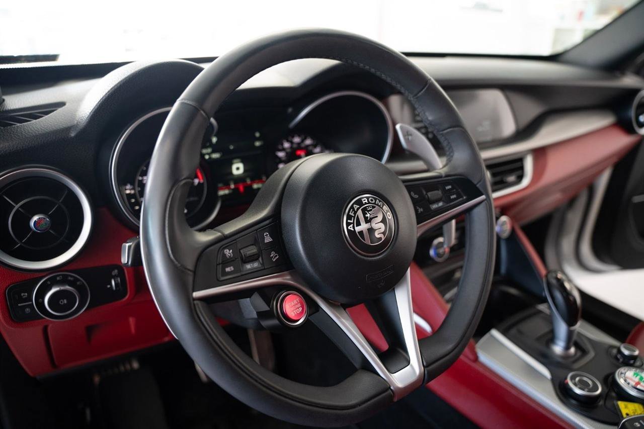 Used 2018 Alfa Romeo Stelvio Ti Sport AWD/4WD image 12