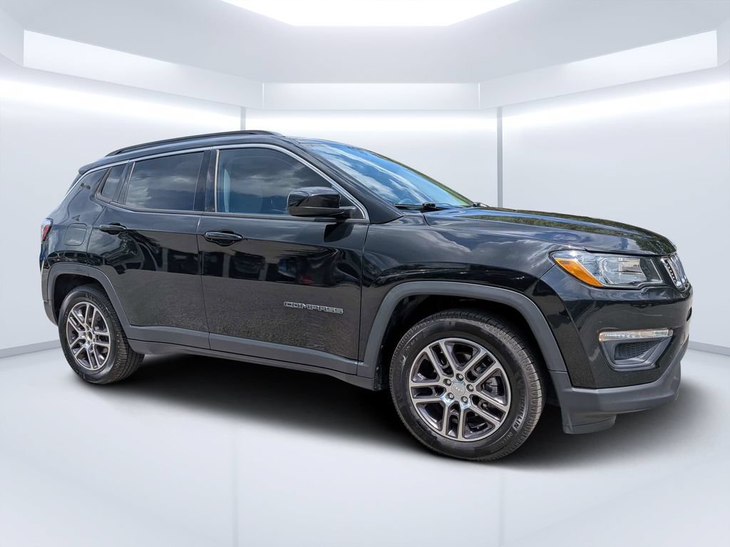 Used 2019 Jeep Compass Latitude FWD image 1