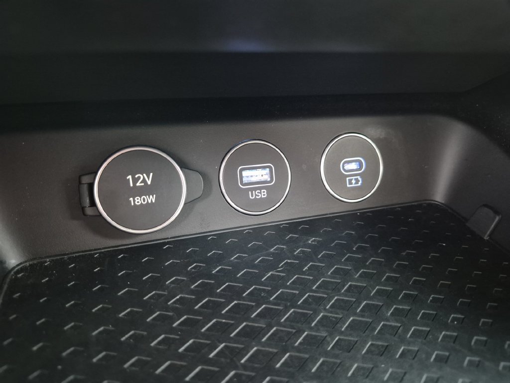 Used 2025 Genesis G70 2.5T RWD image 25