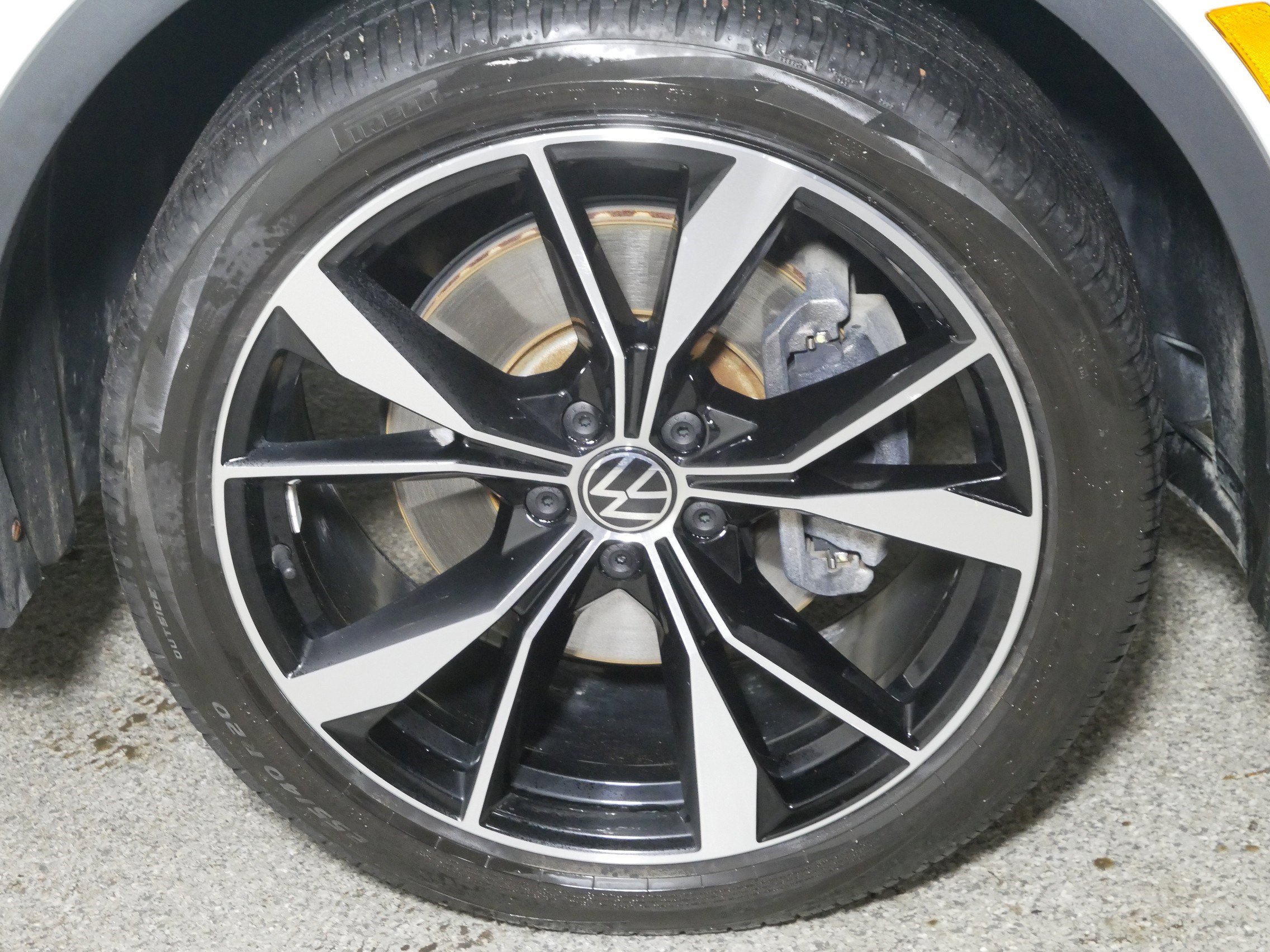 Used 2023 Volkswagen Tiguan SEL R-Line image 15