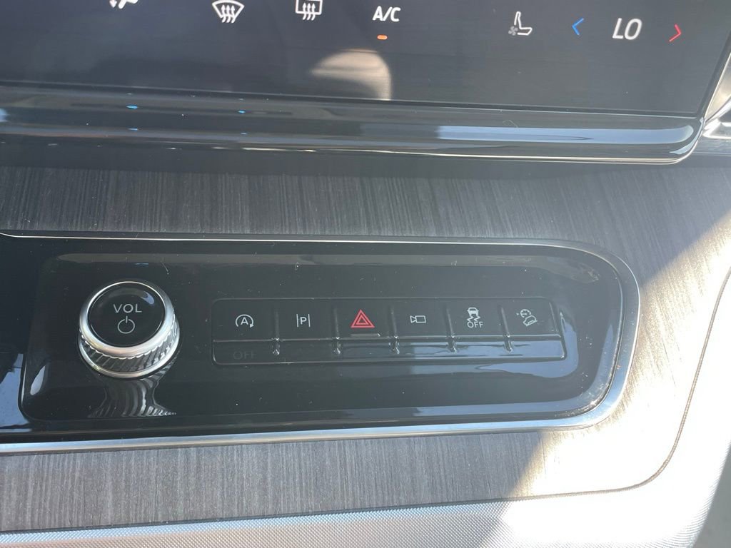 Used 2025 Ford Expedition Platinum w/ Platinum Ultimate Package AWD/4WD image 47