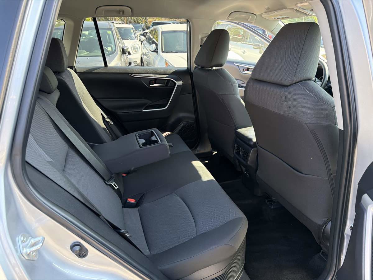 Used 2025 Toyota RAV4 XLE image 18