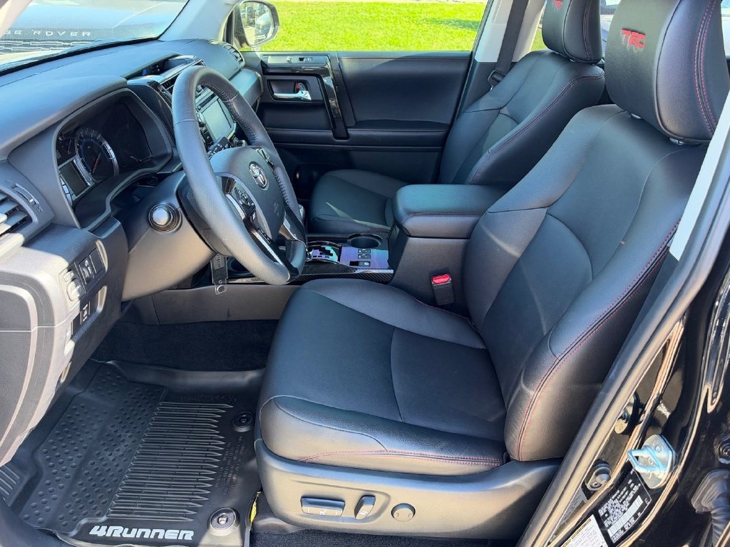 Used 2018 Toyota 4Runner TRD Off-Road Premium AWD/4WD image 7