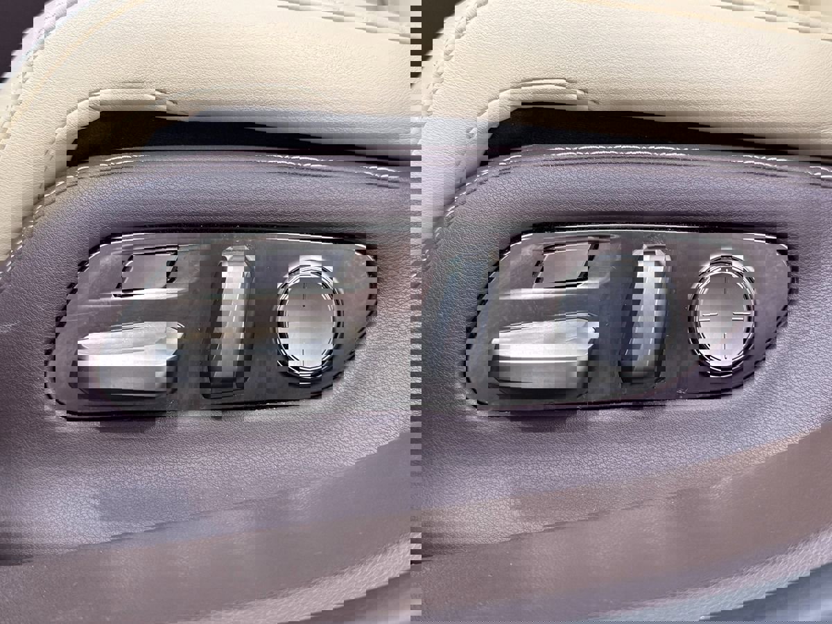 Used 2019 Lexus LS 500 AWD image 32