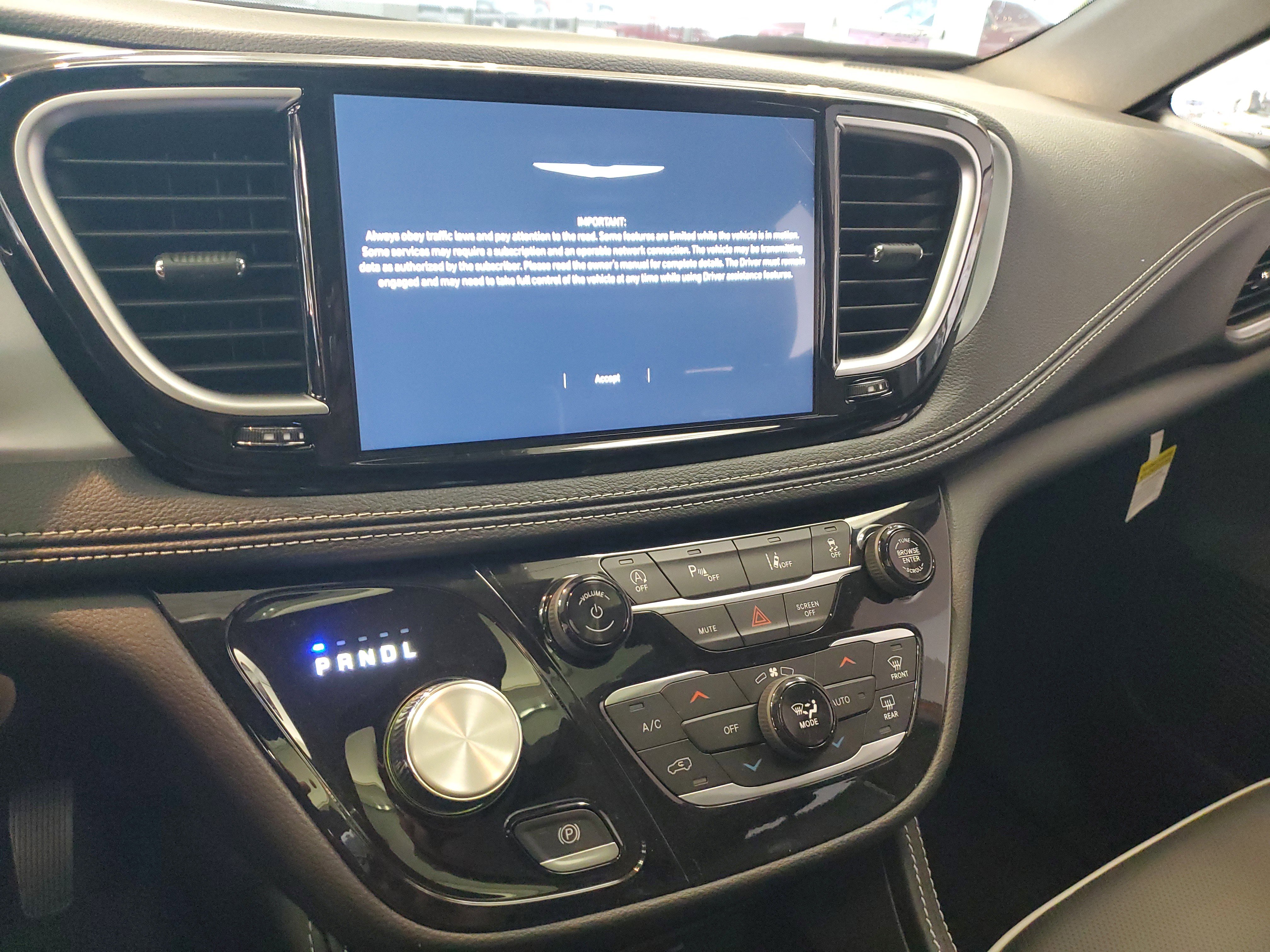 New 2026 Chrysler Pacifica Limited w/ Uconnect Theater Family Group image 21