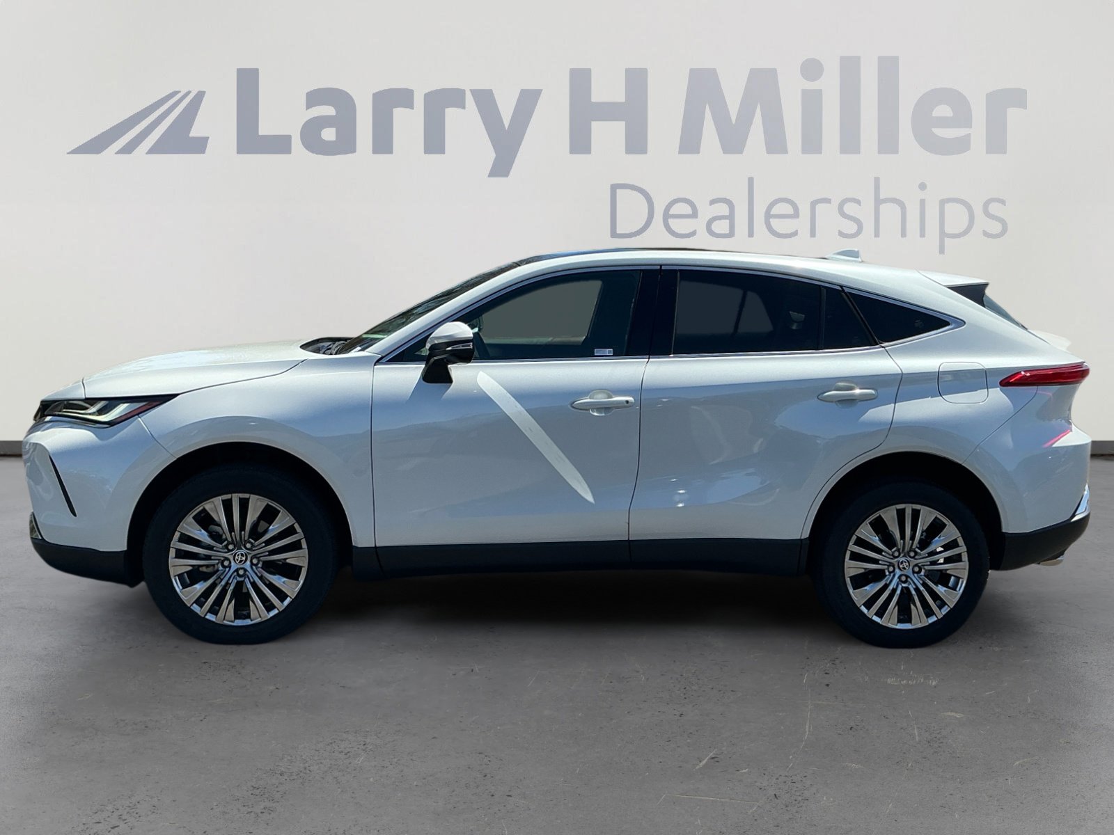 Certified 2023 Toyota Venza Limited AWD/4WD image 2
