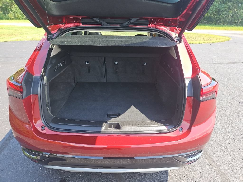 Used 2023 Buick Envision Essence w/ Sport Touring Package FWD image 28