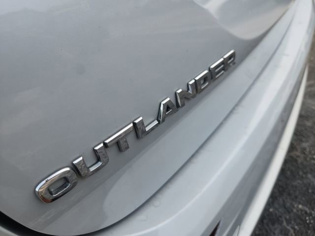 Used 2024 Mitsubishi Outlander SE FWD image 32