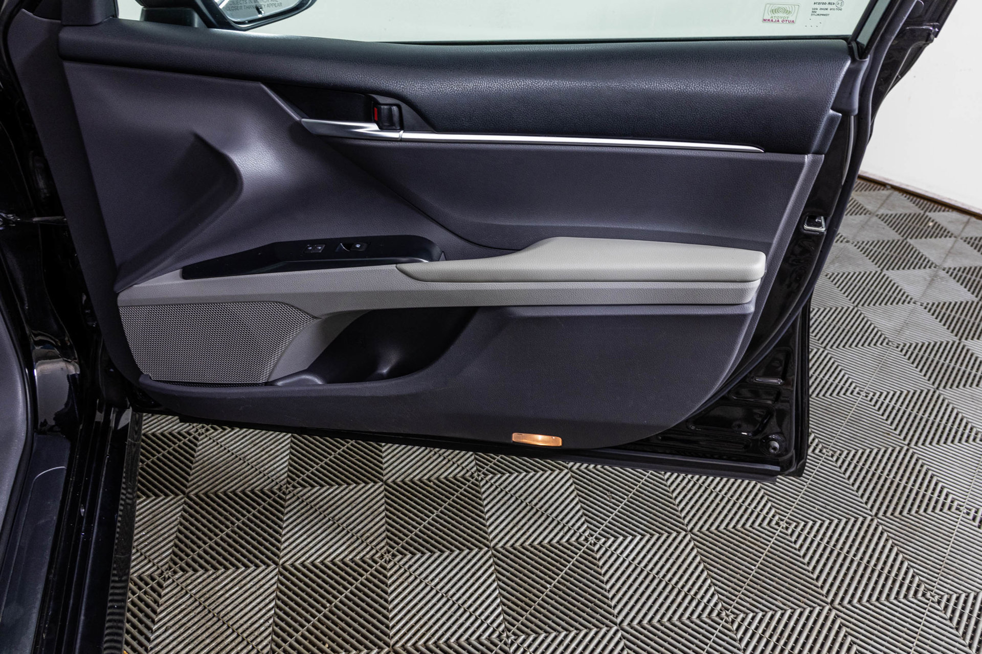Used 2018 Toyota Camry LE FWD image 45