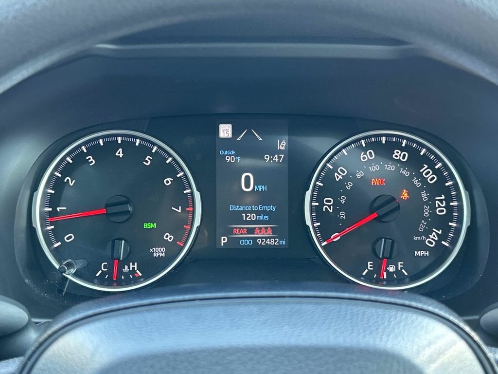 Used 2021 Toyota RAV4 XLE w/ Convenience Package FWD image 29