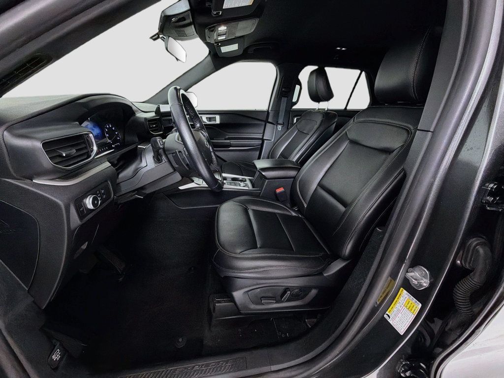 Used 2020 Ford Explorer XLT w/ Equipment Group 202A AWD/4WD image 19