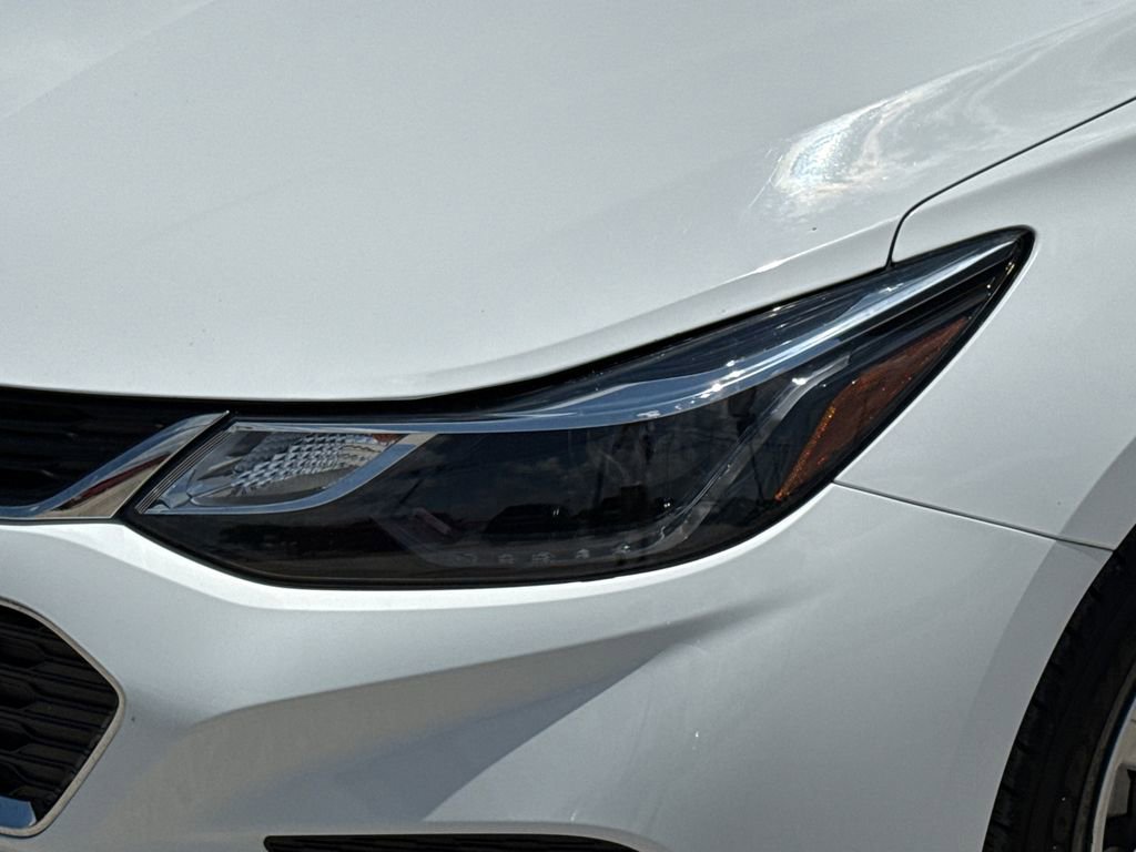 Used 2017 Chevrolet Cruze LT FWD image 4