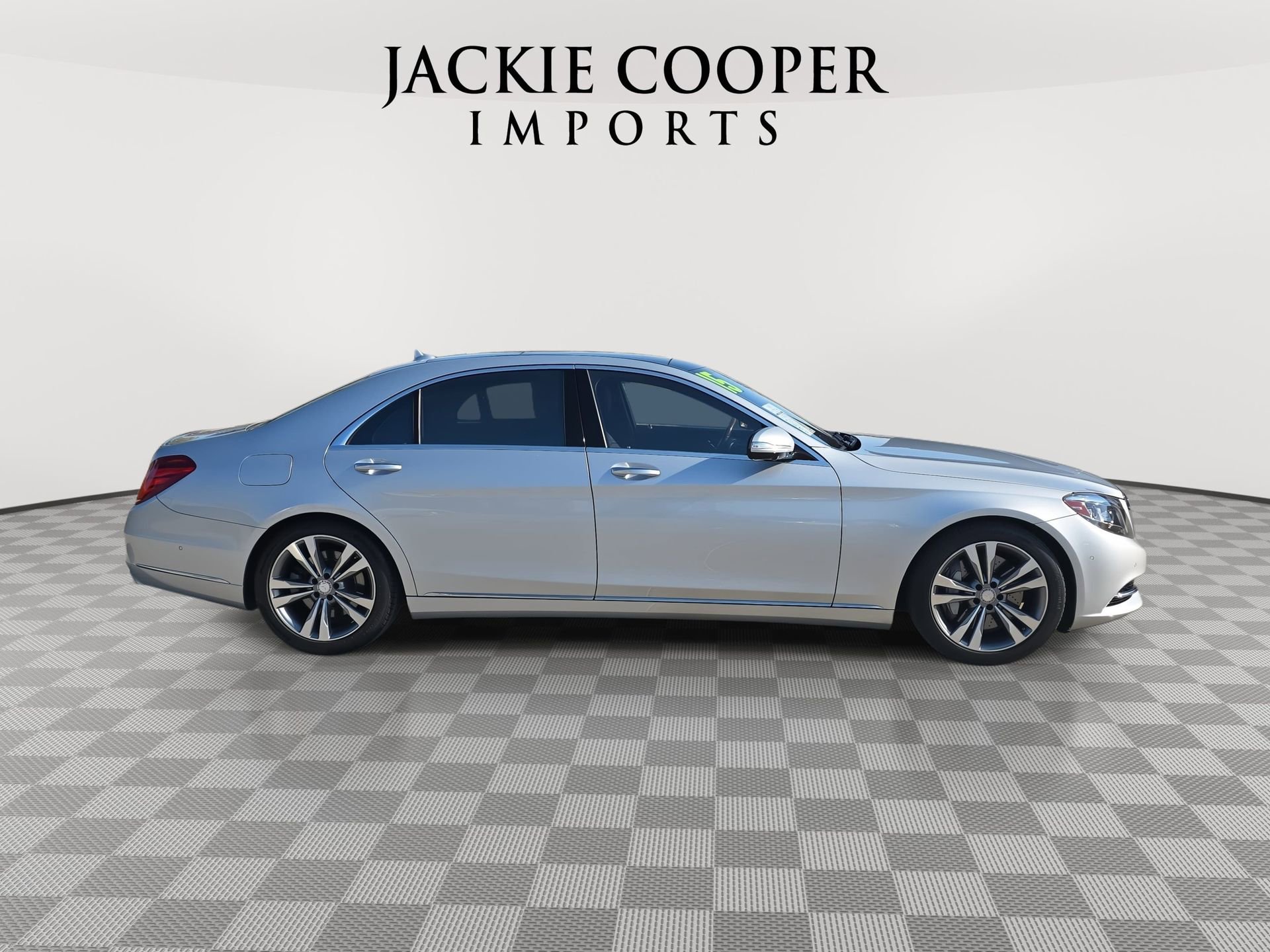Used 2015 Mercedes-Benz S 550 4MATIC Sedan image 4
