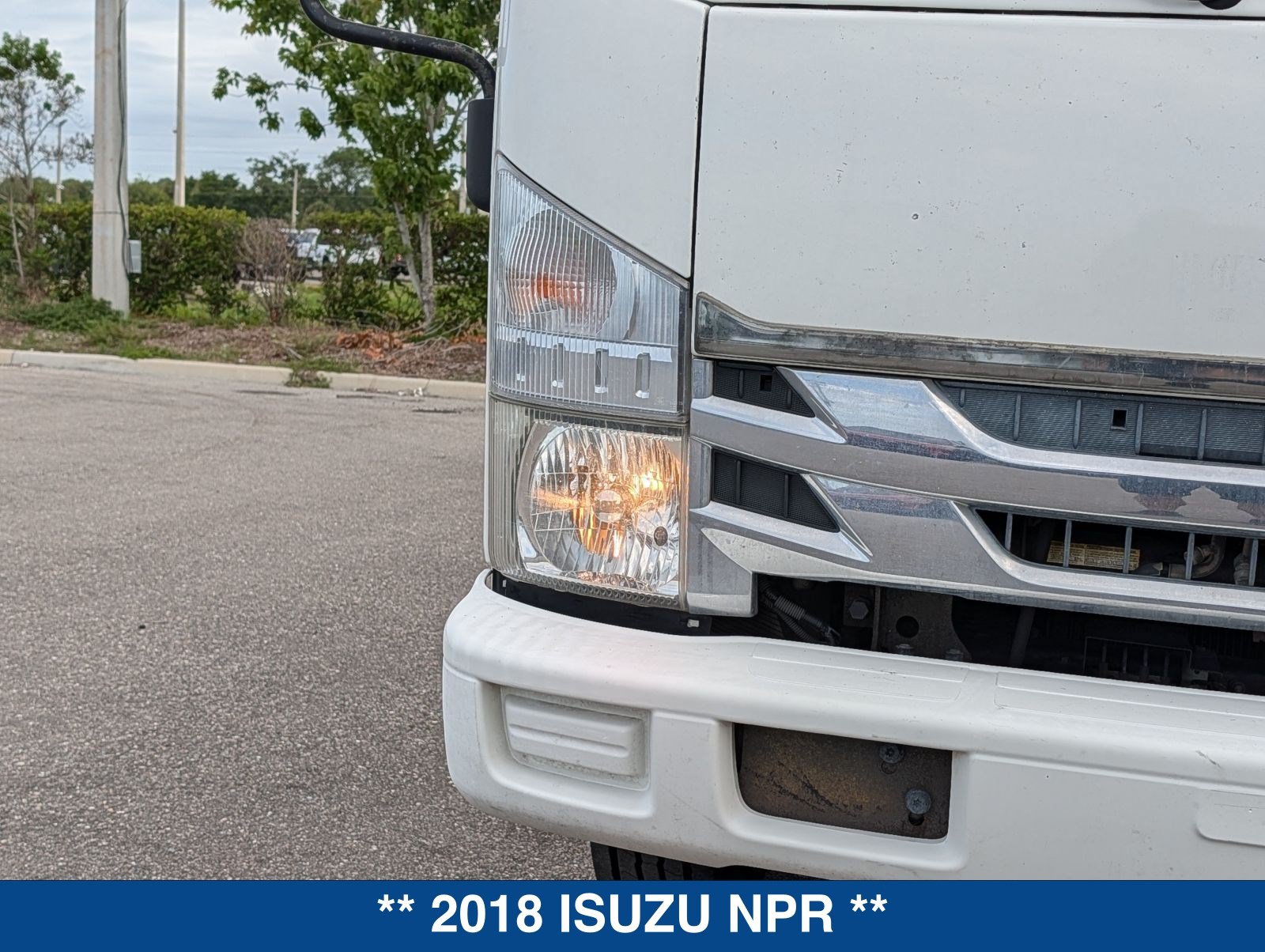Used 2018 Isuzu NPR RWD image 10