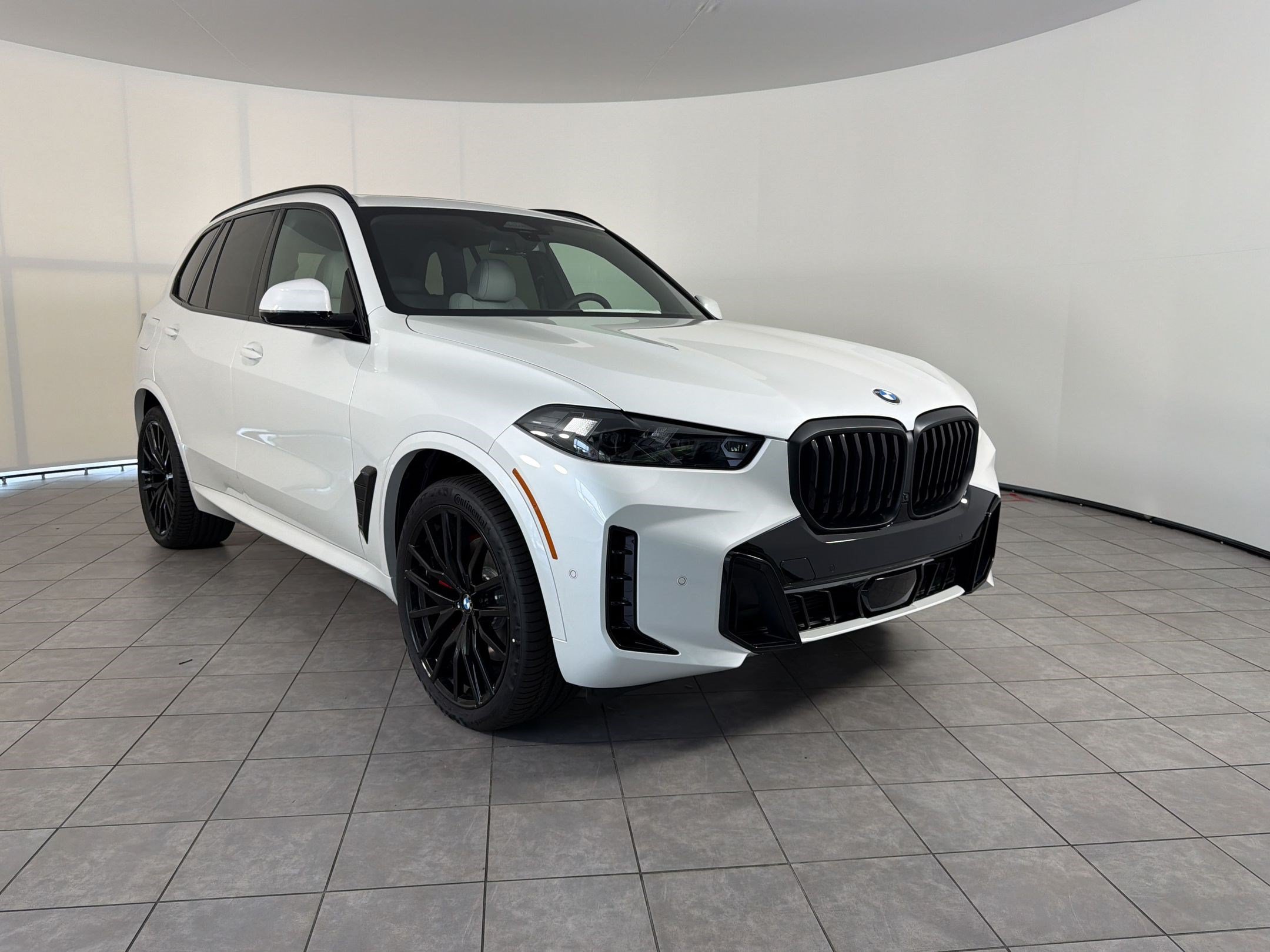 New 2026 BMW X5 xDrive40i w/ M Sport Package AWD/4WD image 7