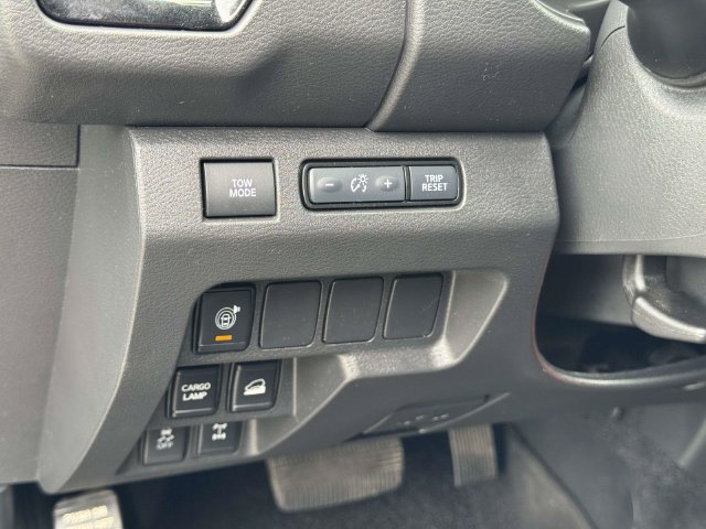 Used 2025 Nissan Frontier PRO-4X AWD/4WD image 21