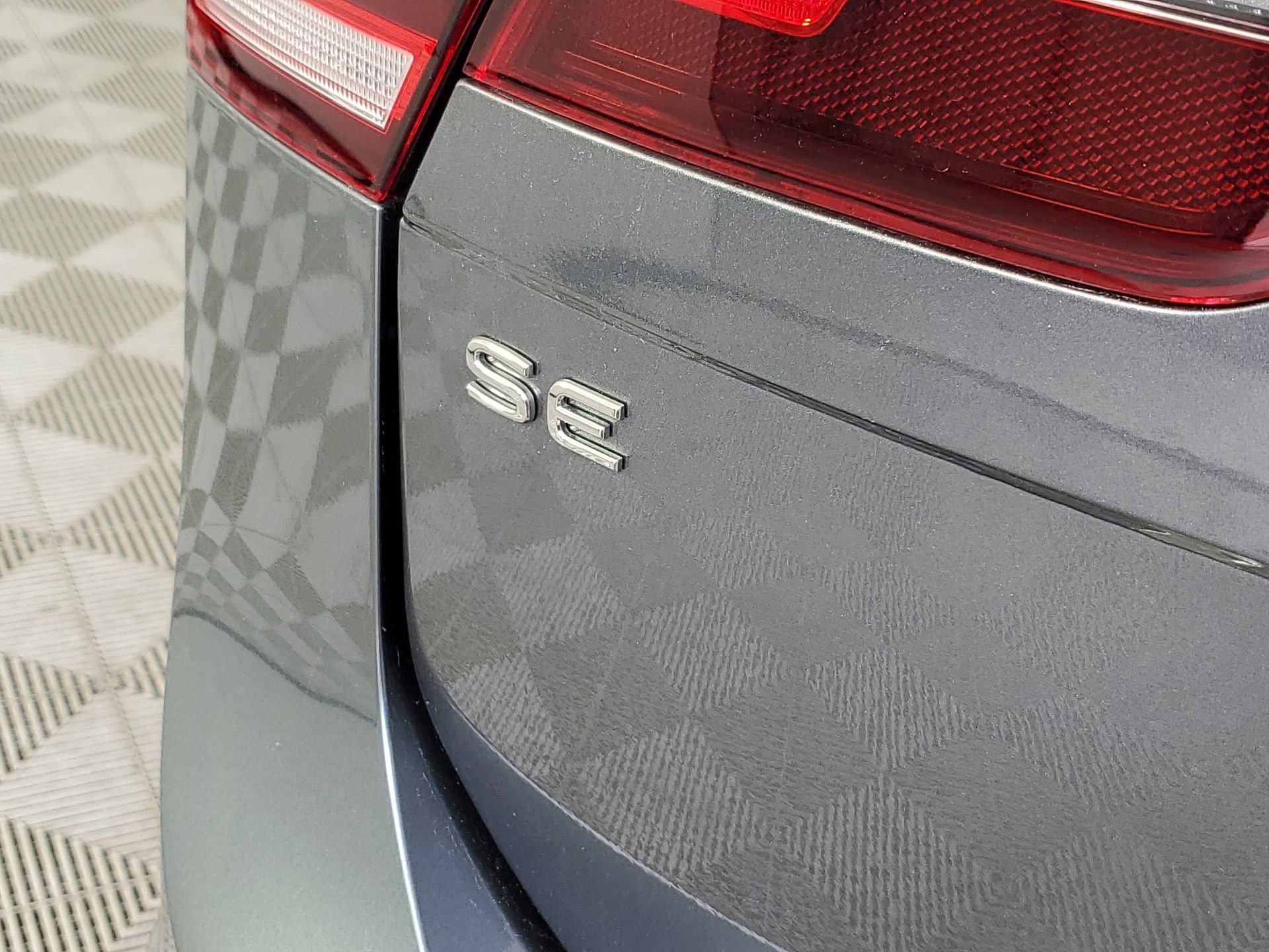 Used 2023 Volkswagen Tiguan SE R-Line image 19