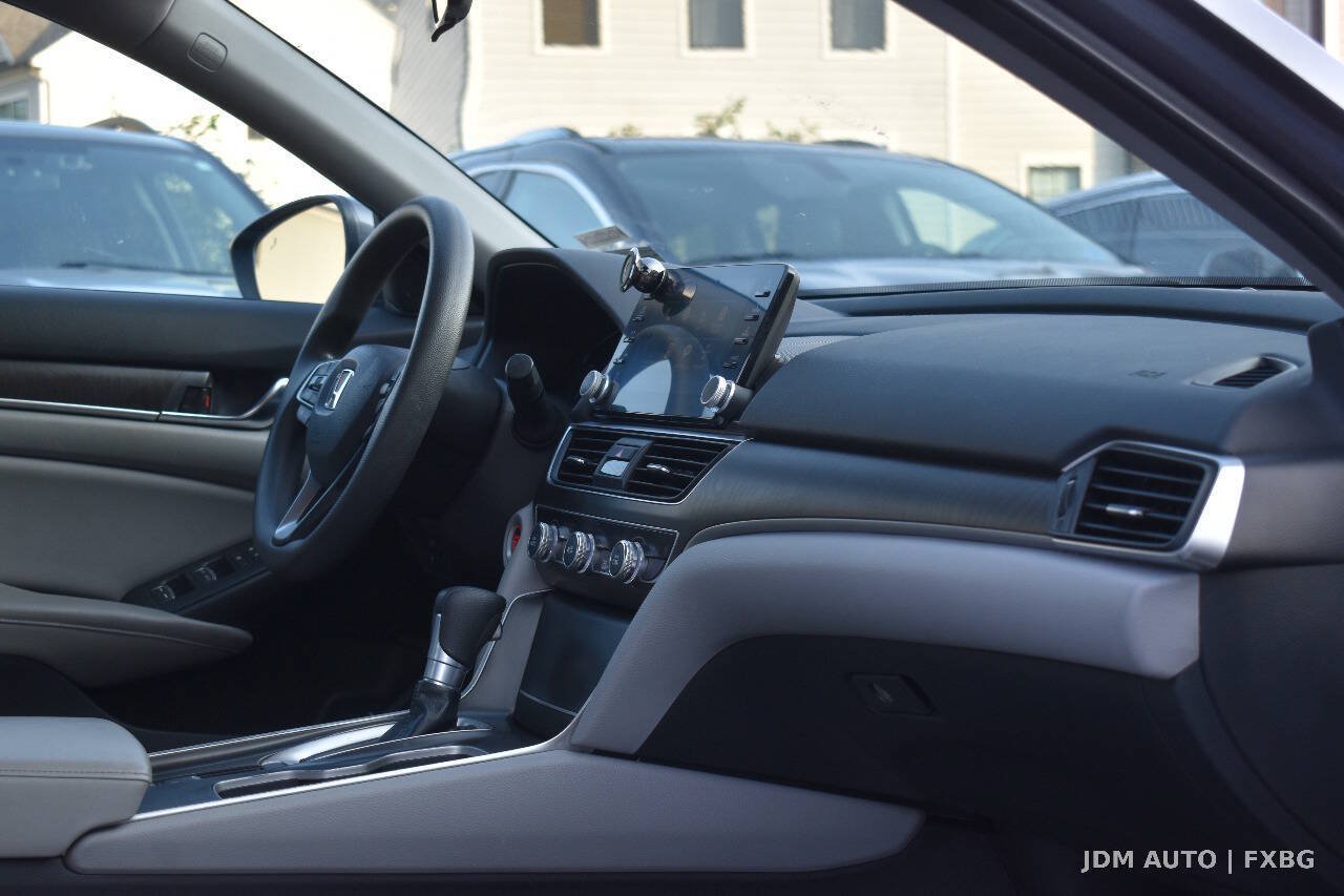Used 2018 Honda Accord EX image 16