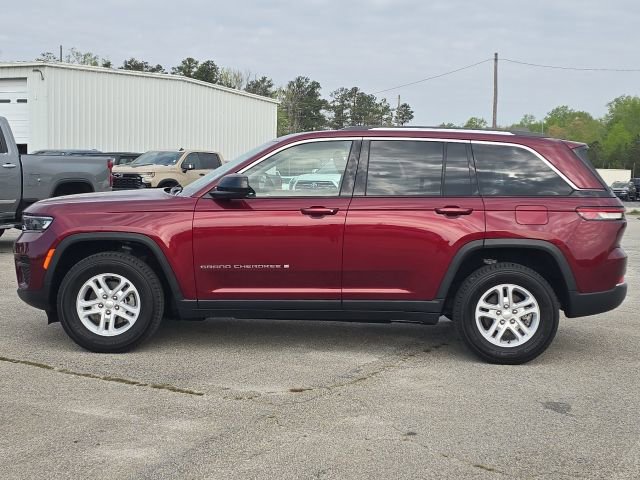 Used 2023 Jeep Grand Cherokee Laredo w/ Luxury Tech Group I RWD image 2
