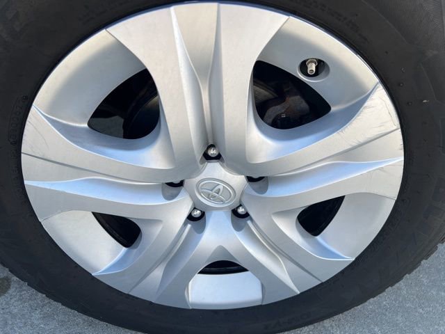 Used 2015 Toyota RAV4 LE image 8