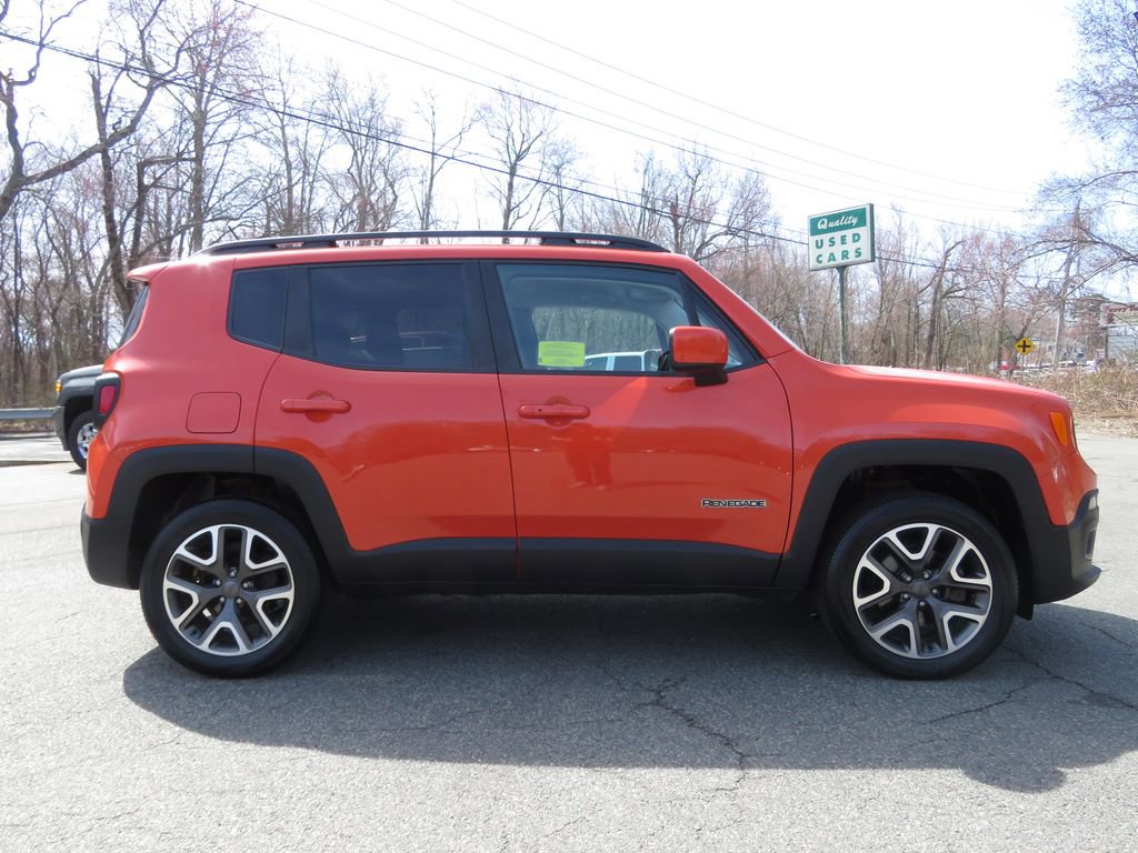 Used 2017 Jeep Renegade Latitude w/ Popular Equipment Group image 4