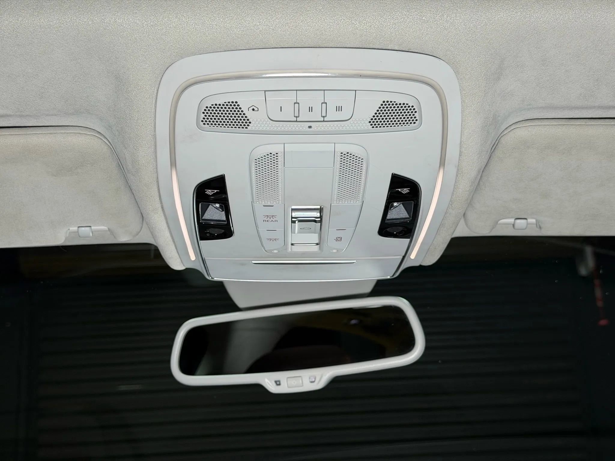 Used 2015 Audi A8 L 4.0T w/ Premium Package image 32