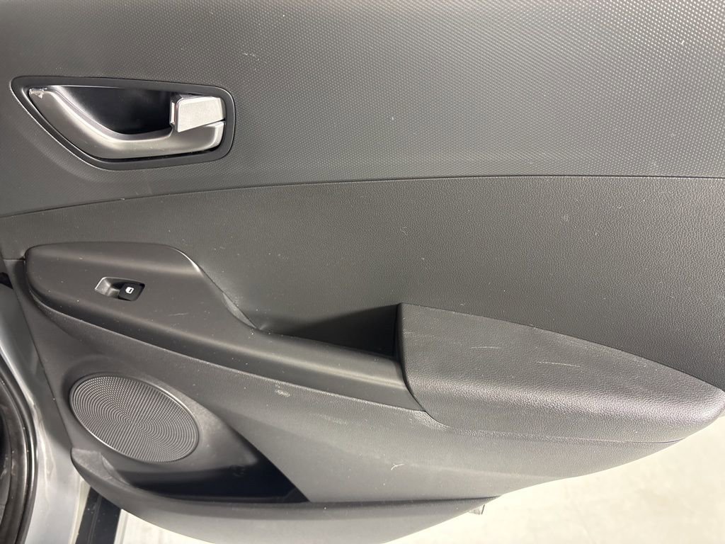 Used 2023 Hyundai Kona SE w/ Cargo Package image 22