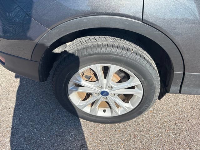 Used 2018 Ford Escape SE w/ SE Sync 3 Package AWD/4WD image 16