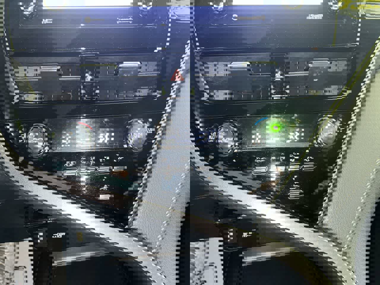 Used 2023 Toyota Camry SE image 20