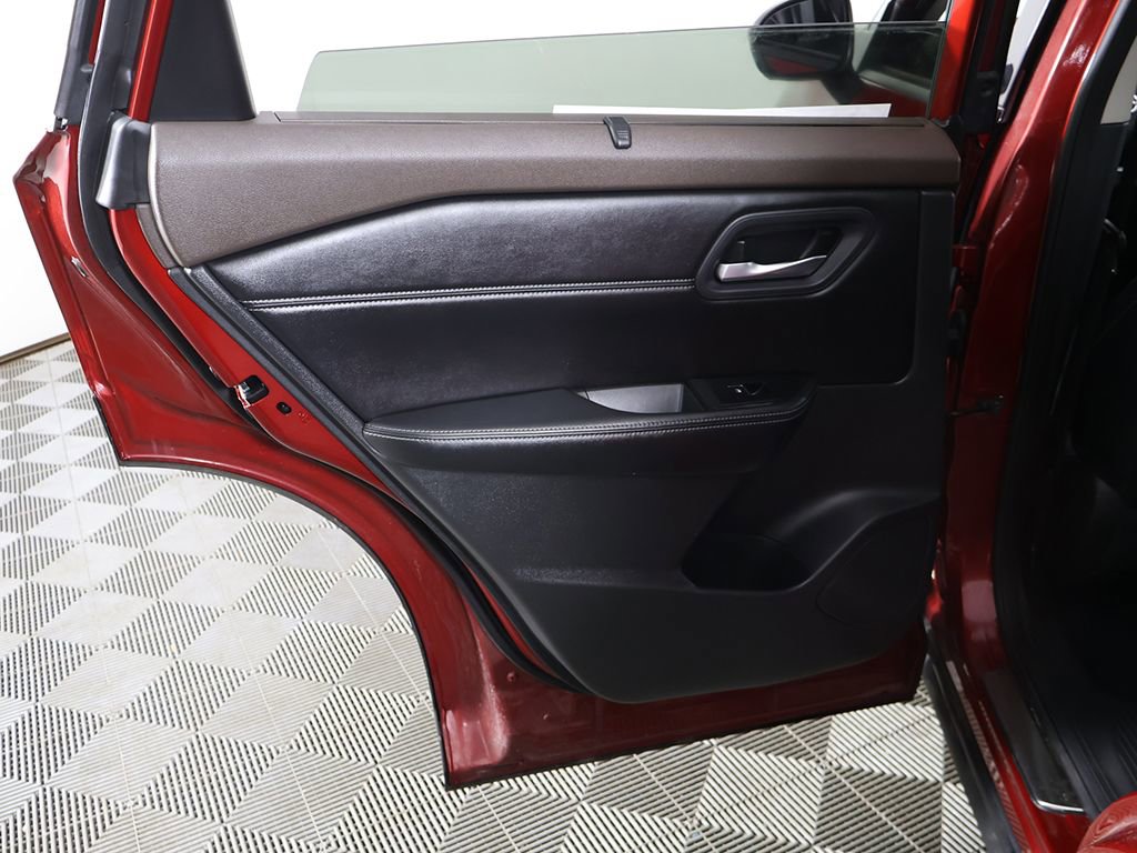 Used 2023 Nissan Rogue SL w/ SL Premium Package image 27