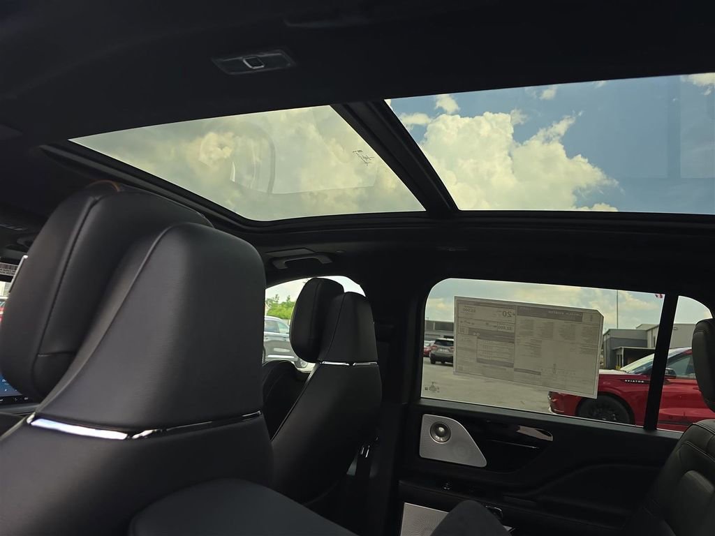 New 2025 Lincoln Aviator Black Label image 28