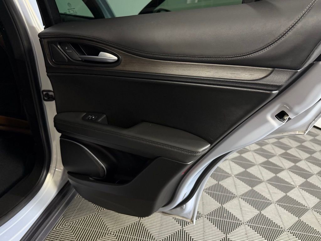 Used 2023 Alfa Romeo Stelvio Ti image 33