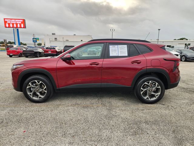 Used 2025 Chevrolet Trax LT w/ LT Convenience Package image 4