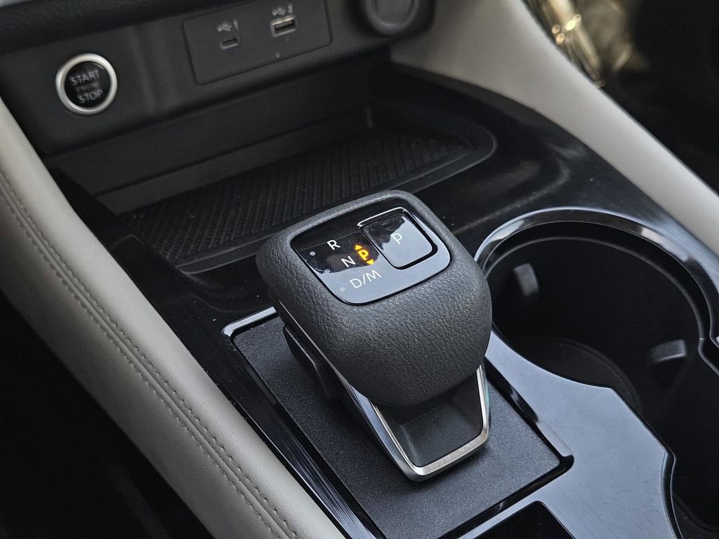 Used 2023 Nissan Rogue SL image 25