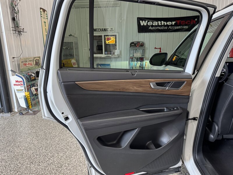 Used 2024 Volkswagen Atlas SE image 22