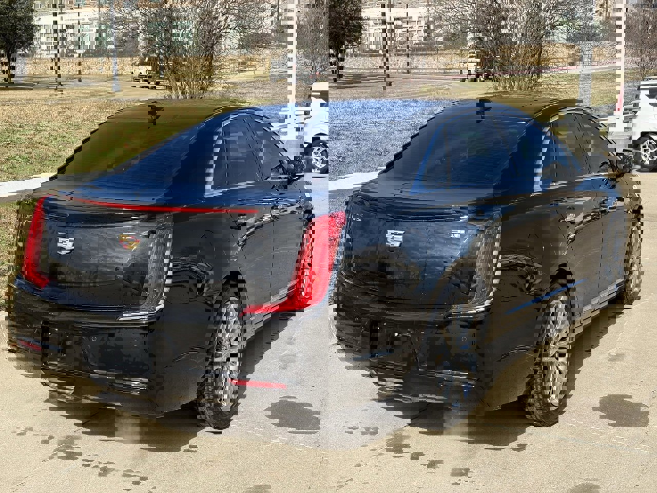 Used 2019 Cadillac XTS image 4