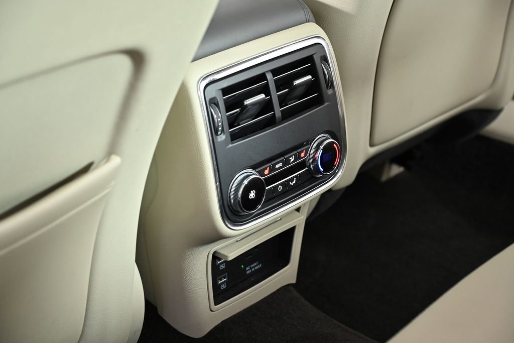 Used 2017 Lincoln Continental Reserve w/ Technology Package FWD image 30