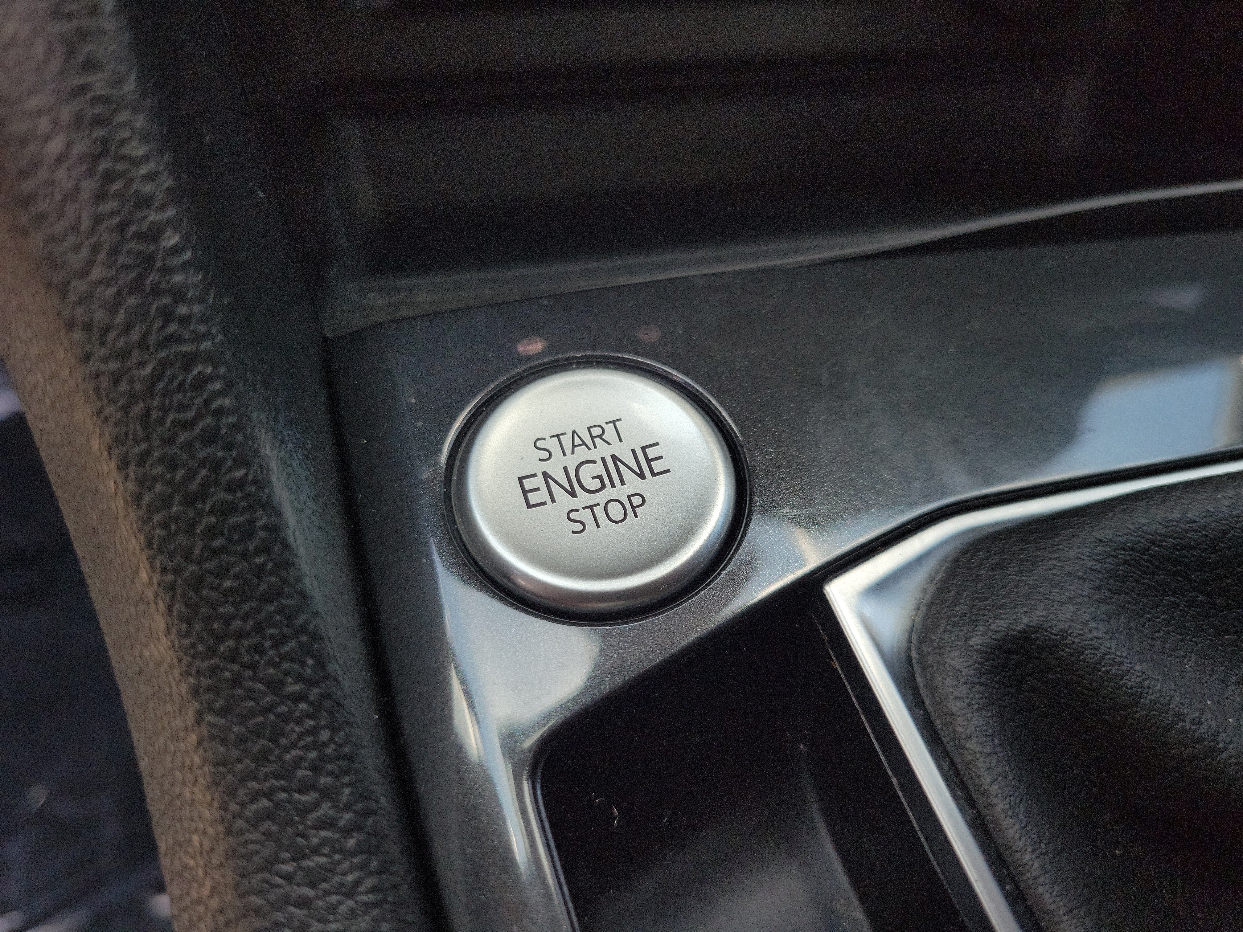 Certified 2023 Volkswagen Tiguan SE R-Line FWD image 30