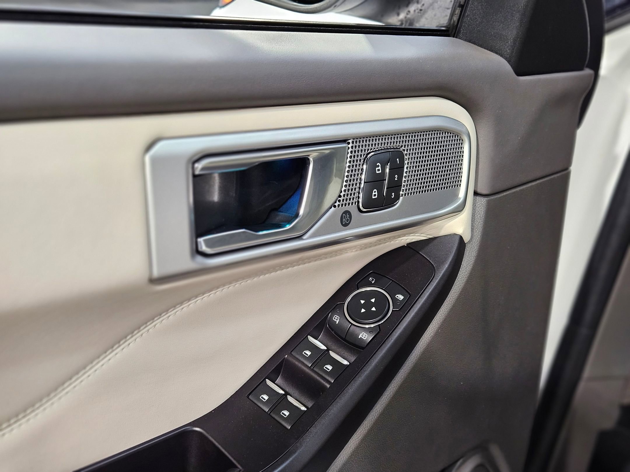 Used 2020 Ford Explorer Platinum image 21