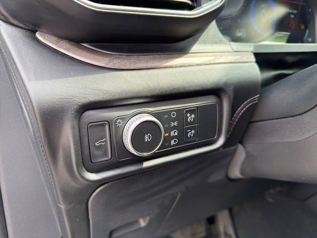 Used 2020 Ford Explorer Platinum w/ Premium Technology Package AWD/4WD image 26