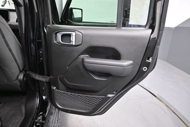 Used 2024 Jeep Wrangler Unlimited AWD/4WD image 16
