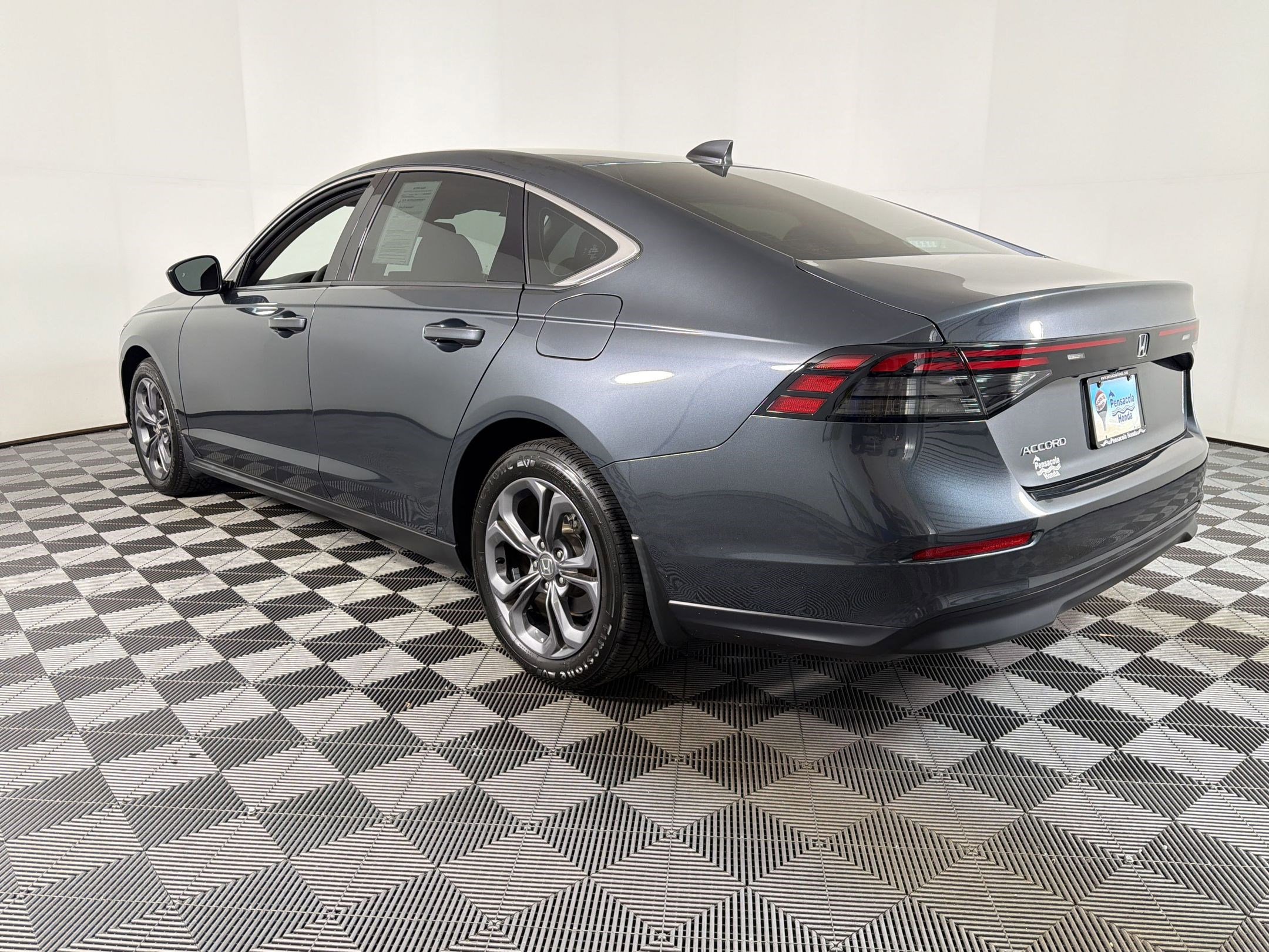 Used 2023 Honda Accord EX image 3