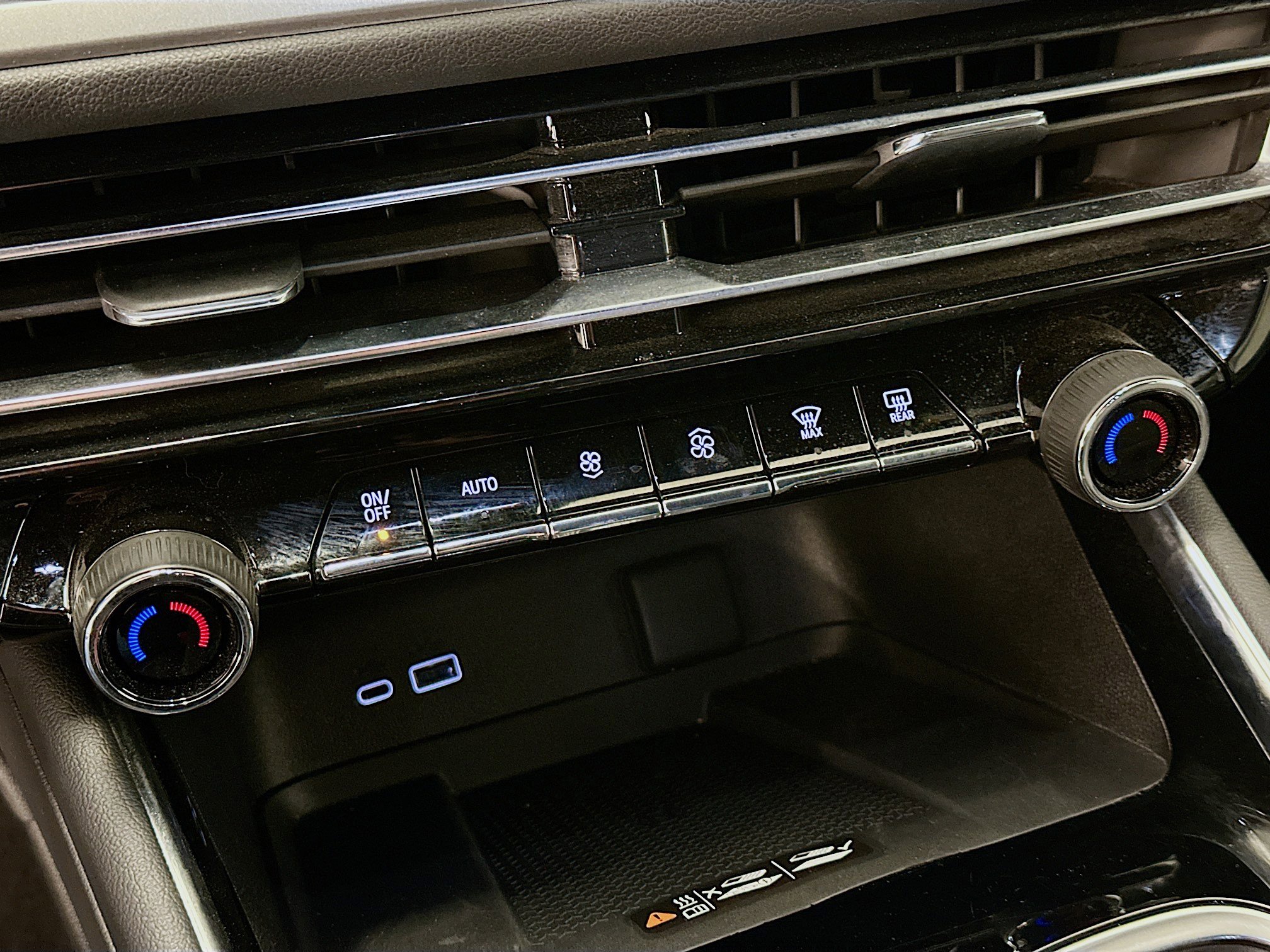 Used 2025 Chevrolet Traverse LT image 24