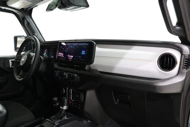 Used 2024 Jeep Wrangler Unlimited AWD/4WD image 17