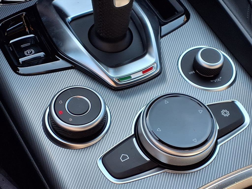 New 2025 Alfa Romeo Giulia w/ Driving Assist Package image 17