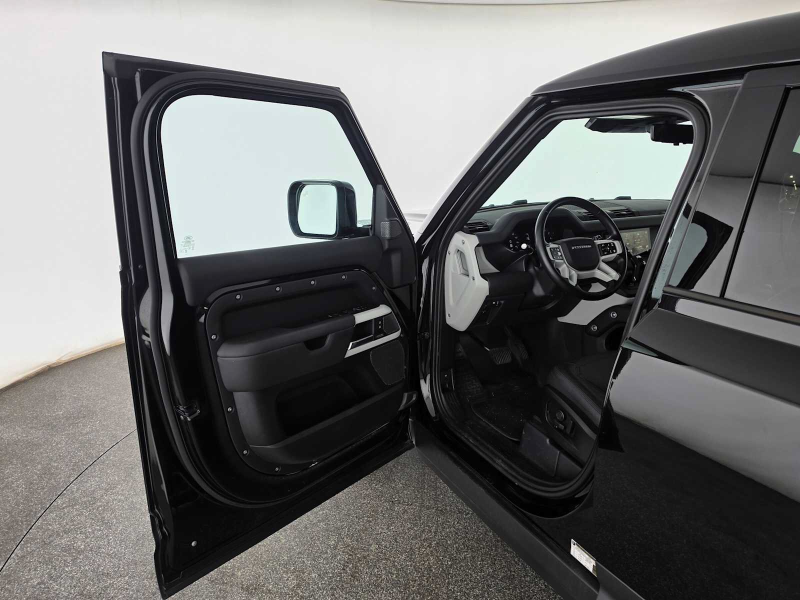 Used 2024 Land Rover Defender 110 SE AWD/4WD image 19