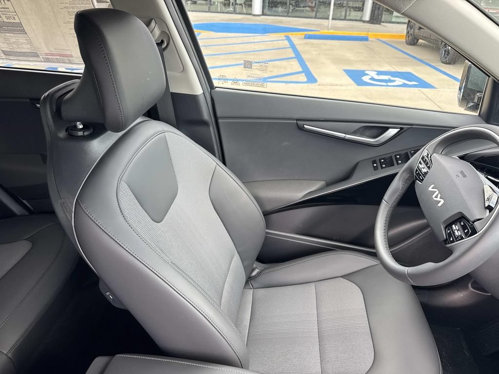New 2026 Kia Niro Wind FWD image 13