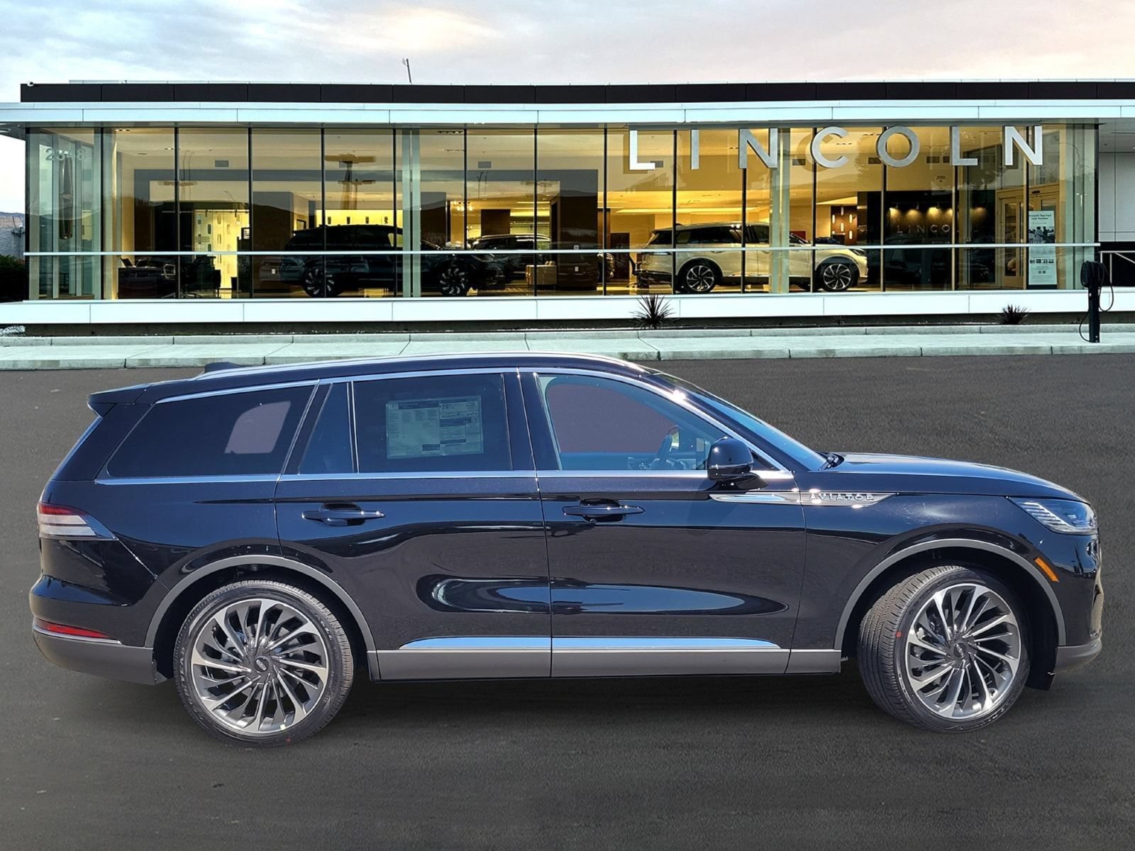 New 2026 Lincoln Aviator Reserve AWD/4WD image 3