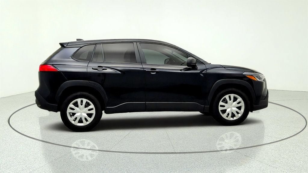 Used 2025 Toyota Corolla Cross L FWD image 4